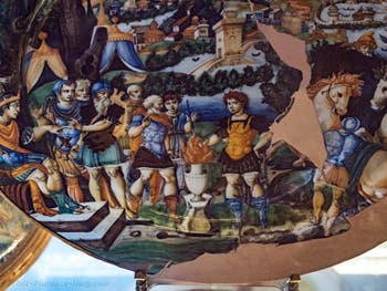 Urbino, large dish decorated with Raphael patterns and a central medallion with Muzio Scevola, Bargello Museum in Florence, Italy